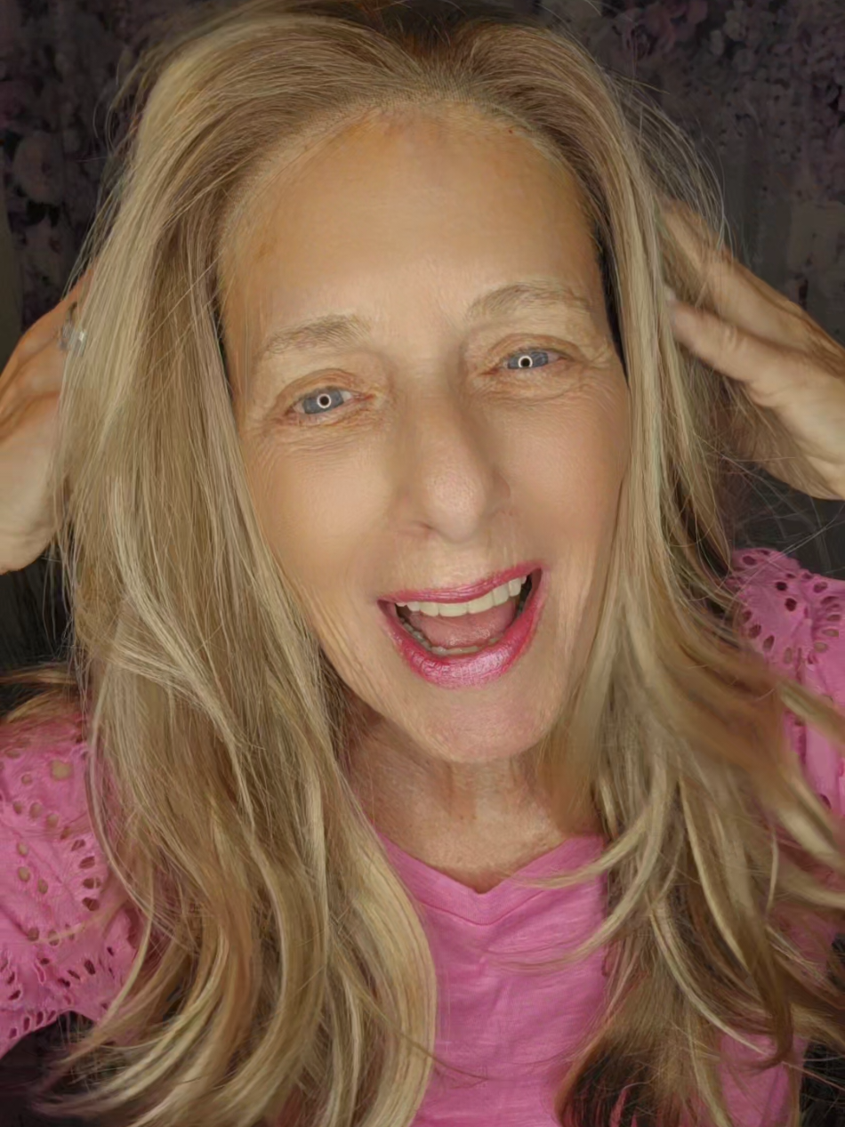 Everytime I wear my namesake crown from CSC, I just want to dance!! Link in bi0, code MAMASUE to save!! #feelbeautiful #feelconfident #beautifulhair #wearthewig #normalizewigs 