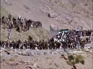 همه گی عکس رهبره ده کمنت  بانین جانم آستین شهید احمد شاه مسعود  روحش شاد یادش گرامی باد😓😓#همه_ما_یک_افغان_استیم🇦🇫💯🤝 #بروفاریو😴👋🏼___faryoutiktak 