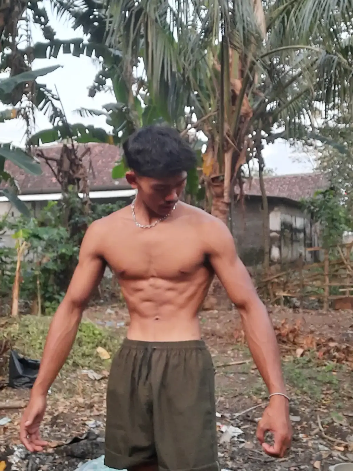 pemandangane kurang oke mburi omah. penting kasih pose#fypage #workouthome🔥💪🔥 #fypage 