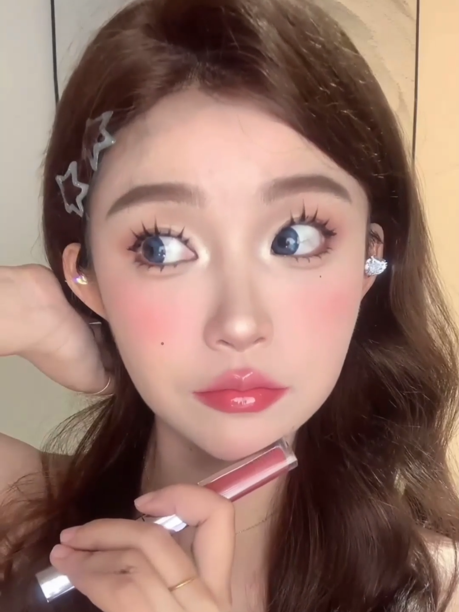 ติดทนไม่ติดแก้ว แถมมีด้านกลอสใสฉ่ำวาว หรือจะทาเป็นแมทลุคก้ได้ #Doubletouch #Chioture #makeup #lipstick #ลิปจูบไม่หลุด