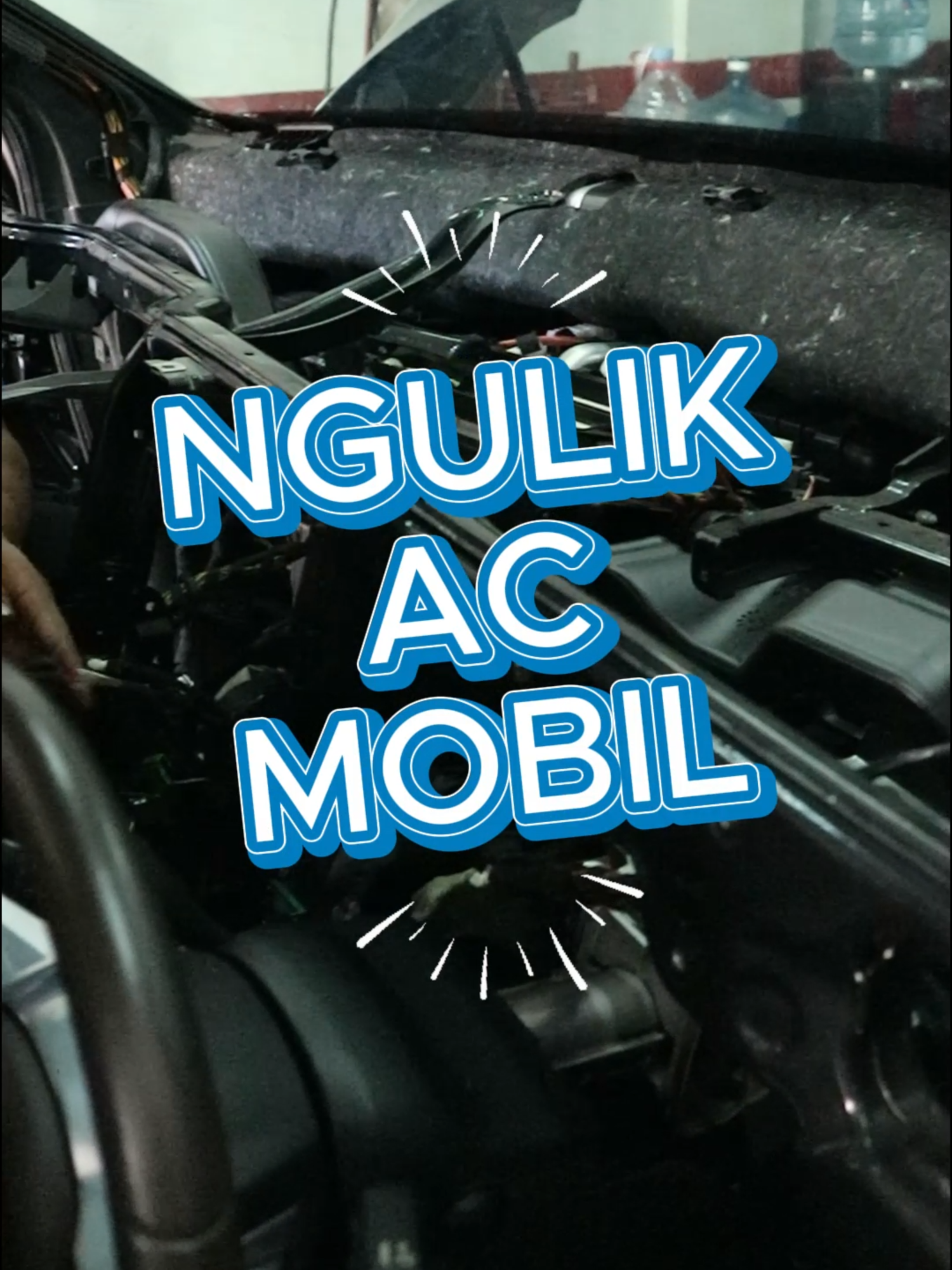 Porsche Macan 2015 ❄️ Keluhan: freon habis tiap bulan 👉 kebocoran di evaporator & expansion valve 😱 💡 Jangan biasain isi freon sebulan sekali, malah bikin AC makin rusak & boros. Solusinya? Perbaikan total di titik kebocoran! #SejukAC #ACTidakDingin #BengkelACMobil #FYP #MercedesBenz #ACMobilJakarta #ACMobilSejuk#acmobiljakartabarat #bengkelacmobiljakarta #otomotif #sejukac #fyp #automotive #cars #bengkel #bengkelmobil