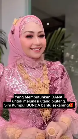 *Menerapkan sifat sabar* Hidup yang tenang adalah impian banyak orang dan meskipun setiap individu mempunyai cara dan pandangan tersendiri tentang ketenangan ada beberapa prinsip atau kunci yang dapat membantu mencapai hidup yang lebih tenang Berikut adalah beberapa kunci utama dalam mencapai ketenangan hidup   1. Mendekatkan Diri Kepada Allah Bagi umat Islam mendekatkan diri kepada Allah adalah sumber utama ketenangan hati Dalam Surah ArRad ayat 28 Allah berfirman Ingatlah hanya dengan mengingat Allah hati menjadi tenang Ketaatan kepada Allah melakukan ibadah dengan penuh keikhlasan Dan memperbanyak doa serta zikir dapat membawa ketenangan jiwa  2.Bersyukur Rasa syukur atas segala nikmat yang diberikan oleh Allah dapat membantu seseorang merasa lebih puas dan tenang dalam hidup Ketika seseorang bersyukur dia akan melihat halhal positif dalam hidupnya meskipun dalam situasi yang sulit Syukur mengubah cara pandang kita terhadap kehidupan dan membawa ketenangan batin  3.Memaafkan diri sendiri dan orang lain Memaafkan adalah salah satu cara terbaik untuk mendapatkan ketenangan Ketika seseorang memaafkan ia melepaskan beban emosional yang bisa mengganggu ketenangannya Memaafkan orang lain serta diri sendiri membantu kita melepaskan rasa sakit dan dendam yang tidak perlu  4.Menerima takdir dan Realiti Hidup Ketenangan datang ketika kita mampu menerima kenyataan hidup dengan lapang dada Setiap orang menghadapi ujian cabaran dan kesulitan Tetapi jika kita menerima bahwa kehidupan ini penuh dengan ketidakpastian dan kesulitan kita akan lebih mudah menghadapinya tanpa stres berlebihan  5.Mengatur Hati dan Pikiran Ketenangan hidup sering kali berhubung dengan ketenangan batin Mengatur hati dan pikiran melalui latihan seperti meditasi zikir atau latihan pernapasan dapat membantu menenangkan emosi dan mengurangi stres Fokus kepada halhal positif juga penting untuk menghindari perasaan cemas dan khawatir  6.Mengelola Waktu dengan Baik Hidup yang tenang juga berkait rapat dengan kemampuan kita mengatur waktu dengan bijak Menghindari kelelahan akibat pekerjaan yang menumpuk dan mengatur waktu untuk beristirahat serta berkumpul dengan orangorang yang kita sayangi dapat memberi ketenangan dalam hidup 7. Menjaga Keseimbangan dalam hidup Keseimbangan antara pekerjaan keluarga ibadah dan waktu untuk diri sendiri sangat penting untuk mencapai ketenangan Mengutamakan aspekaspek yang memberi kebahagiaan dan kedamaian akan membantu menghindari kehidupan yang penuh tekanan 8.Bersedekah dan Berbuat Baik kepada Orang Lain Bersedekah tidak hanya memberi manfaat kepada penerima tetapi juga memberi ketenangan kepada pemberi Dengan berbagi kita merasa bahwa hidup ini lebih bermakna dan penuh berkah Membantu orang lain juga mengurangi rasa egois dan memperkuat hubungan sosial yang berdampak positif pada ketenangan hati  9.Menjadi Kesehatan Fisik Tubuh yang sehat mendukung pikiran dan perasaan yang tenang Olahraga secara teratur tidur yang cukup makan dengan pola yang sehat dan menjaga kebersihan diri adalah halhal penting untuk menjaga kesehatan fisik yang langsung mempengaruhi ketenangan jiwa  10.Menerapkan sifat sabar dan tawakal Sabar dalam menghadapi ujian hidup dan tawakal kepada Allah adalah kunci utama untuk hidup tenang Sabar memungkinkan kita untuk tetap tenang dalam situasi yang penuh tekanan sementara tawakal memberi keyakinan bahwa segala sesuatu sudah ada dalam takdir Allah dan ada hikmah di balik setiap peristiwa