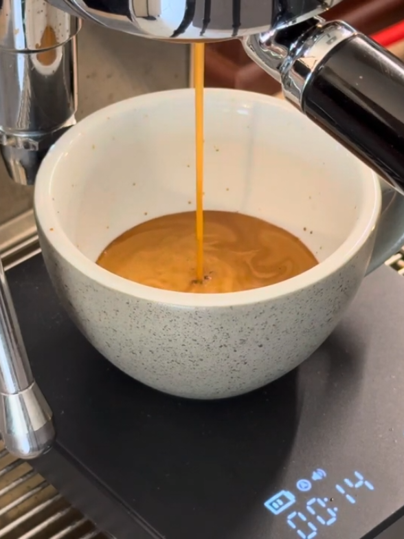 Relaxing latte Workflow Asmr #asmr #fyp #CoffeeLover #coffeemaking 