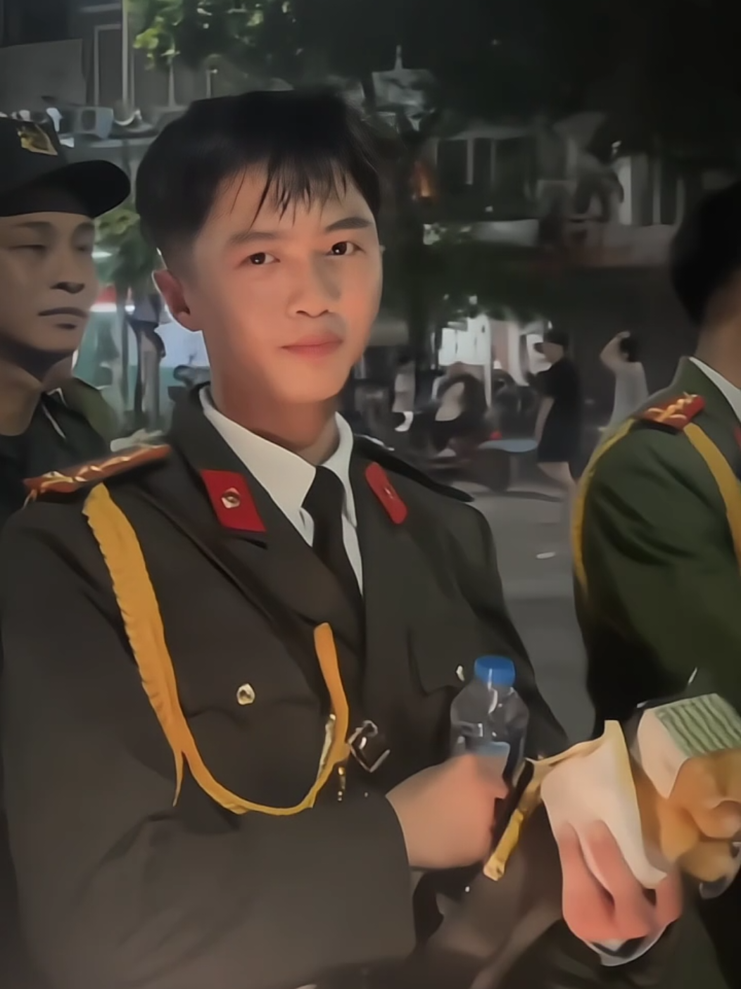 Nhân vật chính tự phát sáng mặc cho video mờ =)) #vihoangtheduyet #a80 #dieubinh #fyp #quockhanh  thks 