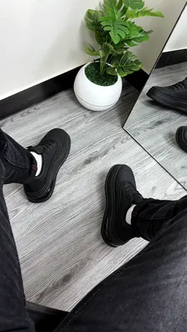 Sepatu sneakers hitam #sepatu #sneakers #pvn 