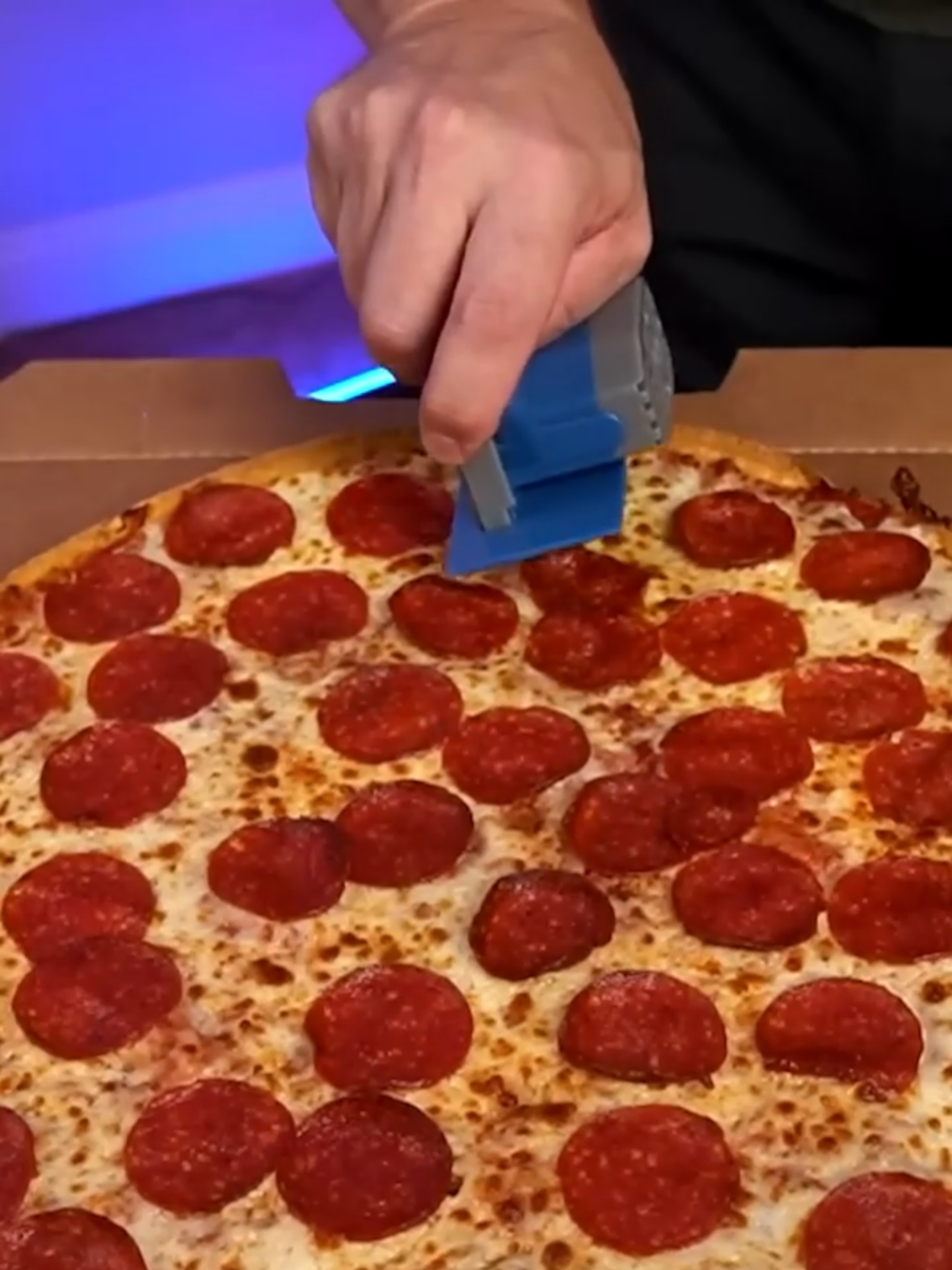 Using a Saw as a Pizza Cutter! 🪚🍕 #pizza #pizzacutter #genuinefred #gadgets #amazon #amazonfinds #kitchenfinds #giftideas #viral #trending