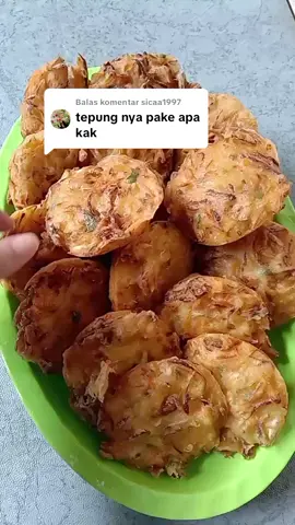 Membalas @sicaa1997 aku setiap goreng an pakai tepung segitiga biru kk, di tambahin mentega/margarin, telur #gorengan #bakwan #bakwansayur #masakansederhana #masakanrumahan 