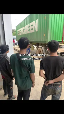Lagian mau tau aja dunia lagi kerja#truktrailer #batampunyacerita #kuli #fypシ #masukberandafyp 