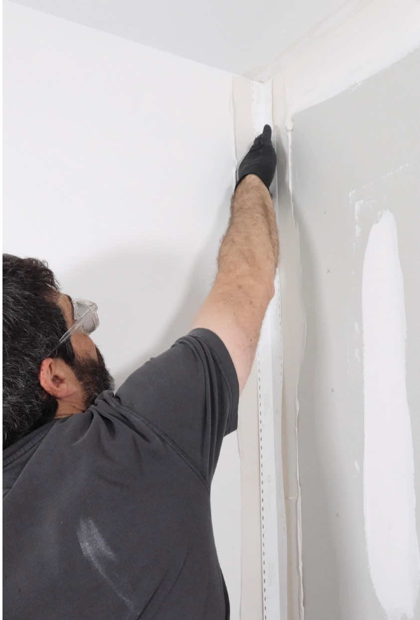 Vertical drywall corner tips…I filled the gap with quick set lite 20 and used original Strait-Flex. This is stronger than paper tape and makes the corner look better. I love this combo for bathrooms because it’s fast and allows the drywall to get done quicker without sacrificing quality 🔥#drywall #bathroomremodel #DIY #homerepairtutor 