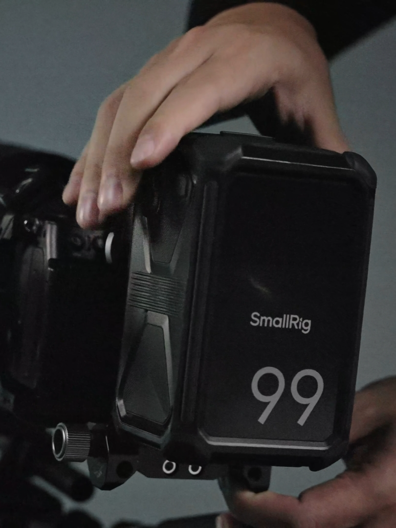 Every Shoot Starts with Picking Up the Camera！ #SmallRig #ContentCreator #filmmaker #filmmaking #film #director #camera #cameragear #video #cameraroll #Videography #fyp #tiktoktrend #FilmmakerGear