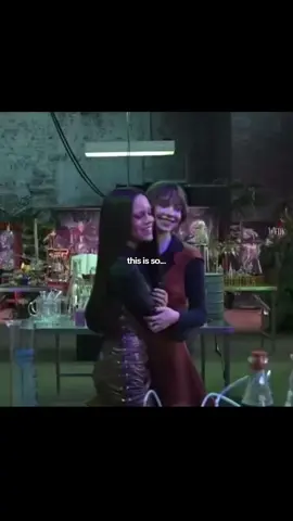 ahhh mds, elas abraçadas!!!! #jennaortega #emmamyers #fyp #vaiprafy #foryou 