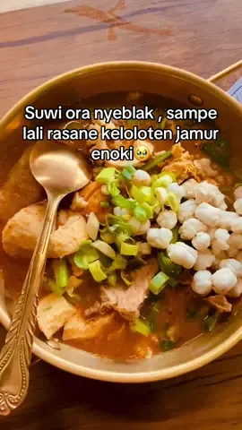 Uwis sui ora nyeblak sampe lali rasane keloloten jamur enoki🥹 #seblakviral #seblakprasmanan #kroyokfood 
