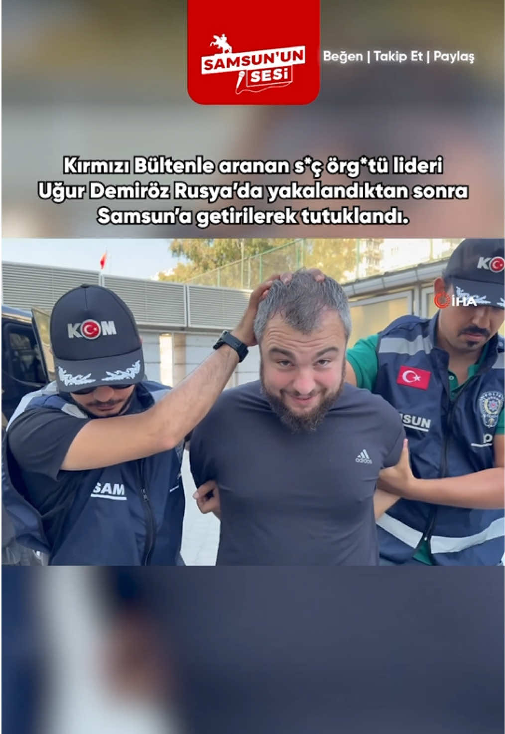 2020 yılında Atakum ilçesinde bir bar önünde Yalçın Cerrah’ın, 2024 yılında ise Canik ilçesindeki sanayi sitesinde Asım Cerrah’ın öld*rülmesi olaylarının planlayıcısı ve azmettiricisi olan Demirözler Organize Suç Örgütü elebaşısı Uğur Demiröz (37), İnterpol Daire Başkanlığı desteğiyle Rusya’da (Abhazya) yakalanarak Türkiye’ye getirildi. Özel uçakla Trabzon’a getirilen Uğur Demiröz, burada Samsun Emniyet Müdürlüğü KOM Şube Müdürlüğü ekiplerine teslim edildi. Uğur Demiröz’ün ayrıca uy*şturucu madde ticareti, kasten yaralama, kasten öld*rme, s*lahla tehdit ve hükümlünün kaçması suçlarından toplam 8 ayrı dosya kapsamında arandığı, bu suçlardan 19 yıl 1 ay 10 gün hapis cezasına hükümlü olduğu ortaya çıktı. . . . . #samsun #demiröz #uğurdemiröz #demirözler #samsunhaber #samsununsesi #yalçıncerrah #asımcerrah #canik #atakum #organize #asayiş #interpol #samsunemniyeti
