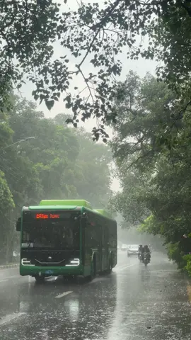 ہائے بارش مئی بیگا ہوا لاہور 🌧️☔️♥️#streetview #lahore #lahorepakistan #rain #barish @𝑹𝒂𝒆𝒆𝒔 𝒃𝒂𝒃𝒂𝒓 💫 @Dr raees babar Physiotherapist 
