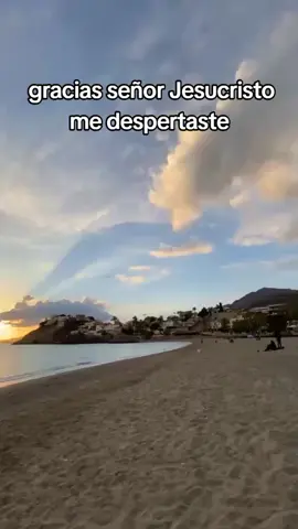 feliz y bendecido día para tod@$ y recuerda la vida no es para llevar es para comer aqui 