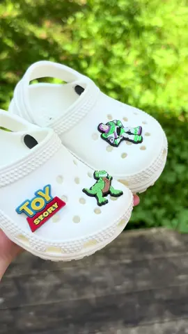 Les petites crocs de mon bébé🥰 fan de ses pims #outfitbaby #crocs #crocsbaby #toystory 