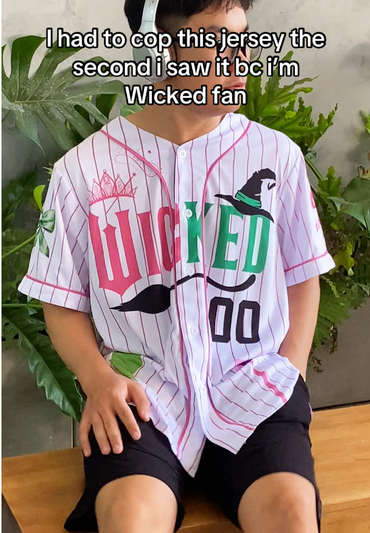 I've never bought something so fast like that jersey... #arianagrande #cynthiaerivo #wicked #wickedmovie #jersey