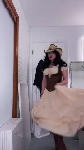 Keep your eyes on me, baby… just like a circus… #fyp #viral #circus # #medievalcowboy #britneyspears 