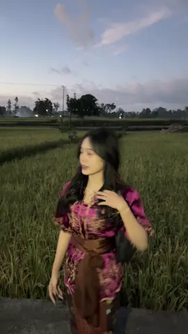 #foryou #fyp #abcxyz 😝😝#fotolive #laguviral #tren #lomboktiktok #cewelombok #fyppppppppppppppppppppppp #masukberandafyp #foryoupage 