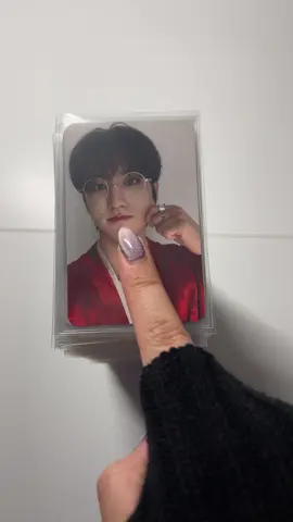 the amount of fall damages they’ve taken from my attempts 💀 #straykids #photocard #kpop #hanjisung #fyp 