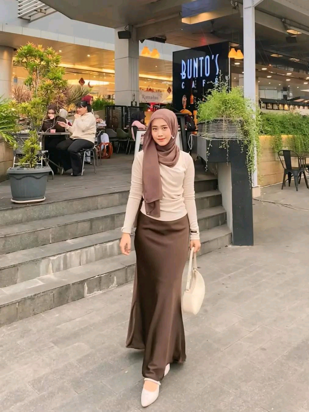 Rekomendasi Outfit Wanita Simpel Dan Kekinian #outfitinspiration #OOTD #ootdfashion #foryou #ootdhijabstyle 