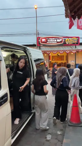 Ready For Rent 🤙🏻 Hiace Premio  • 14 Seat (Rimba Kencana) • ⁠Audio Video Berbasis Android Karaoke • ⁠USB Charger HP • ⁠Safety Belt • ⁠Palu Pemecah Kaca • ⁠Netflix WhatsApp & Call • 085875398618 Official Social Media  • Instagram : @hiacejatinom • TikTok : @hiacejatinom #rentalmobilklaten #sewahiaceklaten #sewaelfklaten #sewabusmediumklaten #klaten24jam 