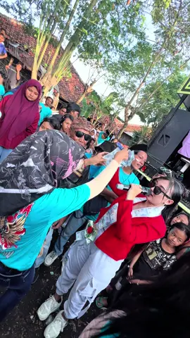 mung cuma bisa mandengi ..@Ayu WD 