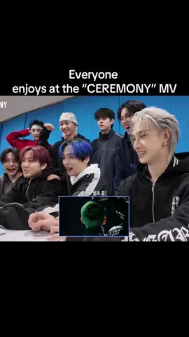и снова и снова он  анализировал как справился…. тгк:дневник лины #straykids #karma #ceremony #bangchan #lovestay 