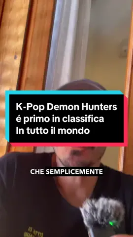 Una band che semplicemente non esiste è in cima alle classifiche di tutto il mondo. È il caso delle Huntrix con Golden, colonna sonora del film K-Pop Demon Hunters che ha battuto, e sta battendo, record su record, come quello di collettivo composto da tre o più membri, ad arrivare primo nella classifica Hot 100 globale. Le ultime erano state le Destiny Child ben 24 anni fa. Ciao, sono Palchi e parlo di musica, se ti va di supportarmi, seguimi! Golden si presenta come un brano complesso vocalmente e nel ritornello raggiunge l'incredibile nota di LA5 che alcuni fanno notare che note così acute si trovano raramente nel mondo degli idol kpop e più facilmente in contesti lirici e cinematografici. Questo dimostra l'apertura del kpop verso stili differenti e quindi un genere che non vuole restare macchietta di se stesso. Ma all'interno della pellicola di produzione Sony ma distribuzione Netflix e questo sta generando non poche diatribe tra i due colossi Ma ne parlerò in un secondo video troviamo anche i Saja Boys, anche loro in classifica Billboard globale che stanno battendo record su record superando persino i BTS C'è da dire che colonne sonore tratte da film di animazione non sono nuove a grandi numeri e record, ma il successo dei Saja Boys e delle Huntrix è trainato da questo dualismo, colonna sonora K-Pop, un connubio alla dinamite. E tu cosa ne pensi di K-Pop Demon Hunters? #kpopdemonhunters #huntrix #sajaboys 