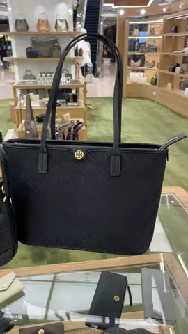 T Monogram Small Tote & T Monogram Small Bucket #tory #toryburch #toryburchbag #toryburchindonesia #totebag #bucketbag #torytotebag #tmonogram #toryburchbucketbag 