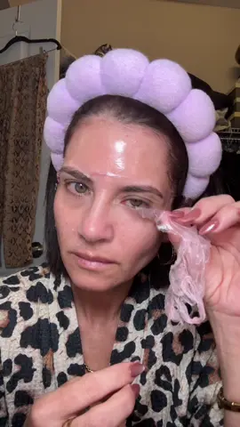 😉asmr 👀 @thepawk #asmr #collagenwrappingmask#satisfying #skincare#over40