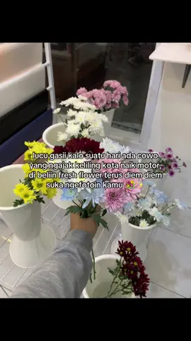 pasti gemes banget kann🥹ayo para cowok harus peka yapp 📍samping sosisan jenisari genteng banyuwangi #freshflowers #freshflowergenteng #freshflowerbanyuwangi #floristbanyuwangi #nayyaraflorist 