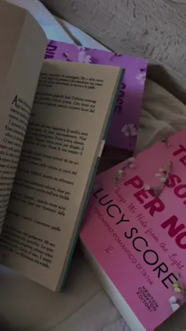 🩷🧸 #bookgirlies #ilovebooks🤍📖 #BookTok 