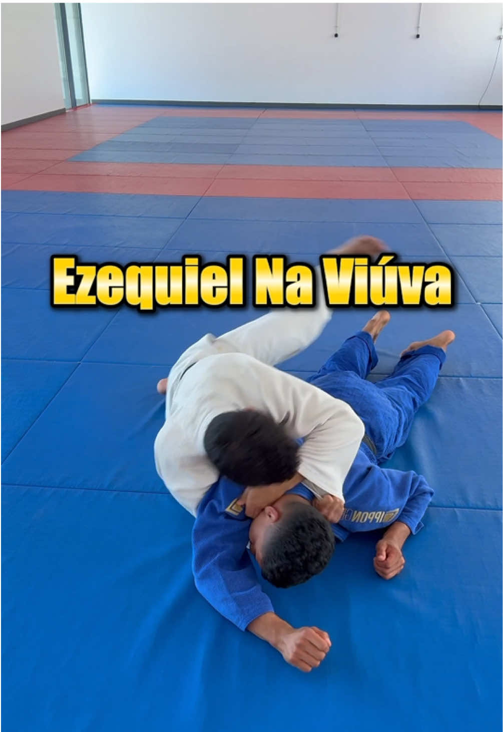 🎯 Ezequiel na Viúva – uma finalização justa, rápida e difícil de escapar!  Quem já sentiu sabe bem a pressão desse golpe. 💪🔥 👉 Se você conhece alguém que precisa aprender essa técnica, compartilhe esse post! 👊 #Judô #CaminhoSuave #Jiujitsu #GolpeDeJudô #TécnicasDeJudô   