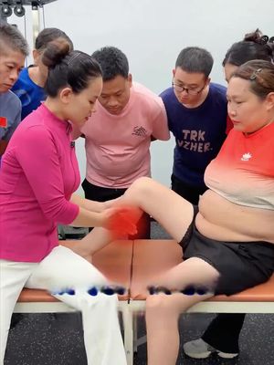 Masseur de mollets avec pince à anneau, détend les muscles et remodele de belles jambes