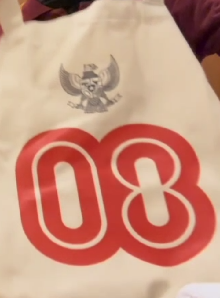 amboksing goodiebag dari istana negara, dapet 2 blindbox ✊🏻🥺👊🏻 @hifaifaa plis udh yaa nagihnya WKWKWK #hutri80 #unboxing #istananegara 