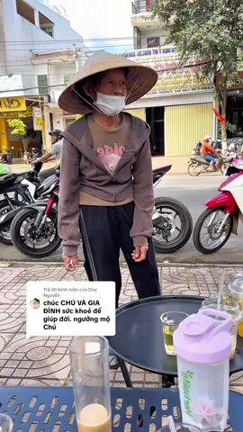 Trả lời @Duy Nguyễn thương bà quá  ạ.bà cũng bất ngờ lắm,con nói bà mấy lần bà cầm nha,bà mới dám cầm,bà nói để bà mua thuốc uống.con chúc bà mạnh khoẻ bà nhé.@vk lâm hiền.47 @Lâm Hiền DakLak(nick 2) #lamhien47 