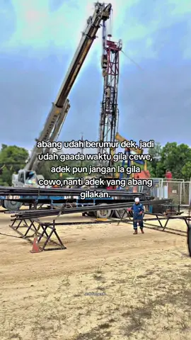 #fypage #operatorcrane #helemputih #rigservice #kulimigas