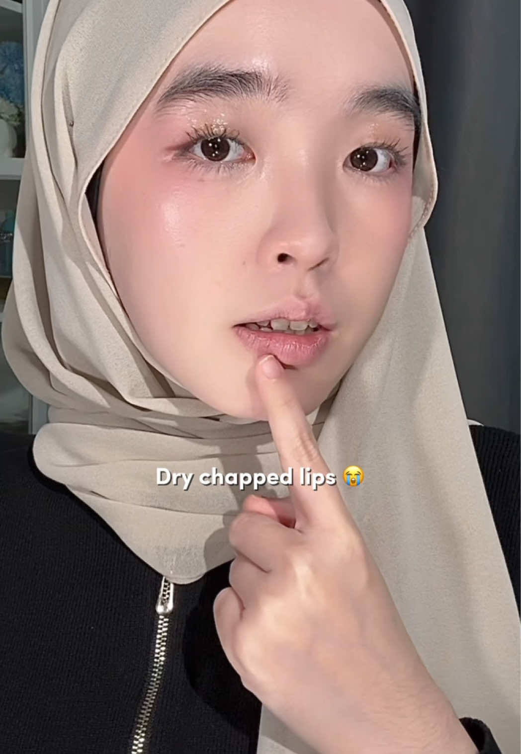 I thought all lip care feels the same but this lip serum? Totally a game changer for me 💕 @The Originote Malaysia #lipprotectserum #theolipserum #lipcare 