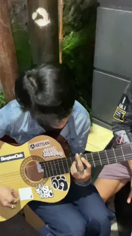 OKE GAIS, BUAT KALIAN YANG MAU GITAR DAN CAJONNYA SAMAAN KALIAN BISA LANGSUNG CEK DI KERANJANG KUNING YA GAIS, ATAU BISA LANGSUNG KE SHOWCASE DI PROFIL OGUT, THANK U GAIS!🫶🏼 OH YA JANGAN LUPA FOLLOW @Artisan Guitar Indonesia 🔥 #fyp #coverlagu #raimlaode #lesungpipi 