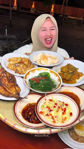 Coba semua menu dari Cafe dan Resto Dapur Bunda @DapurBunda Majene yang baru di Majene 😍🫶 📍Jl. Huriyah, Dato, Baurung, Kec. Banggae Timur, Majene #kulinernusantara #kulinerdaerah #kulinersulawesi #kulinersulawesibarat #yayaandfood_ 