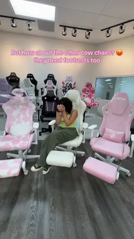 Trying our best out here besties 🥺 Cozy fabric 🤝 footrests our newest drops make for the coziest office or gaming chairs! Pink cow chair shipping now! Vanilla bunny chair and Pink Velvet on pre-order 🥰 all preorders get 15% off and FREE unicorn plushie! Link in bio 🫶🏼 #wfhsetup #kawaiiaesthetic #cuteofficeideas #bunnychair #cutegamingsetup 