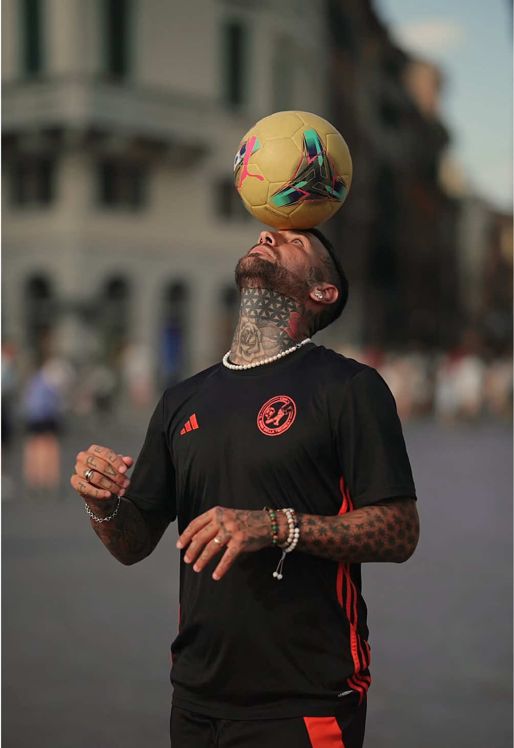 Uno spot dove lui è FORTISSIMO e lo sfido..🥺 Tu lo vorresti in Serie A? È il @Ilbossdellatecnica⚽️ 🤔 #videomaker #calcio 