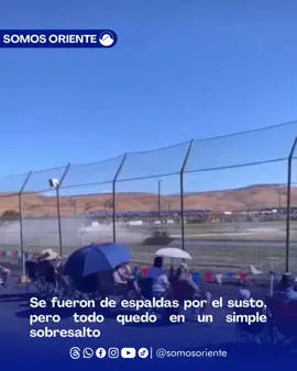 Un momento de tensión terminó en risas: el susto fue tan fuerte que varios se fueron de espaldas. Afortunadamente, no pasó a mayores.