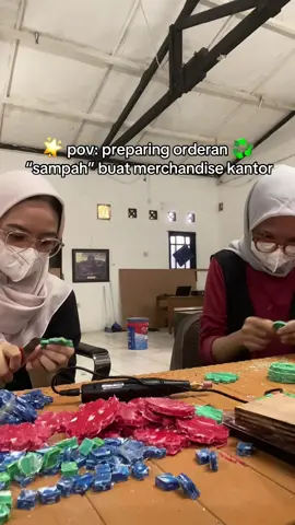 siapa yang kantor nya mau dikirimin “sampah”?😝👀 #recycle #merchandise #idebisnis #office #fyp 