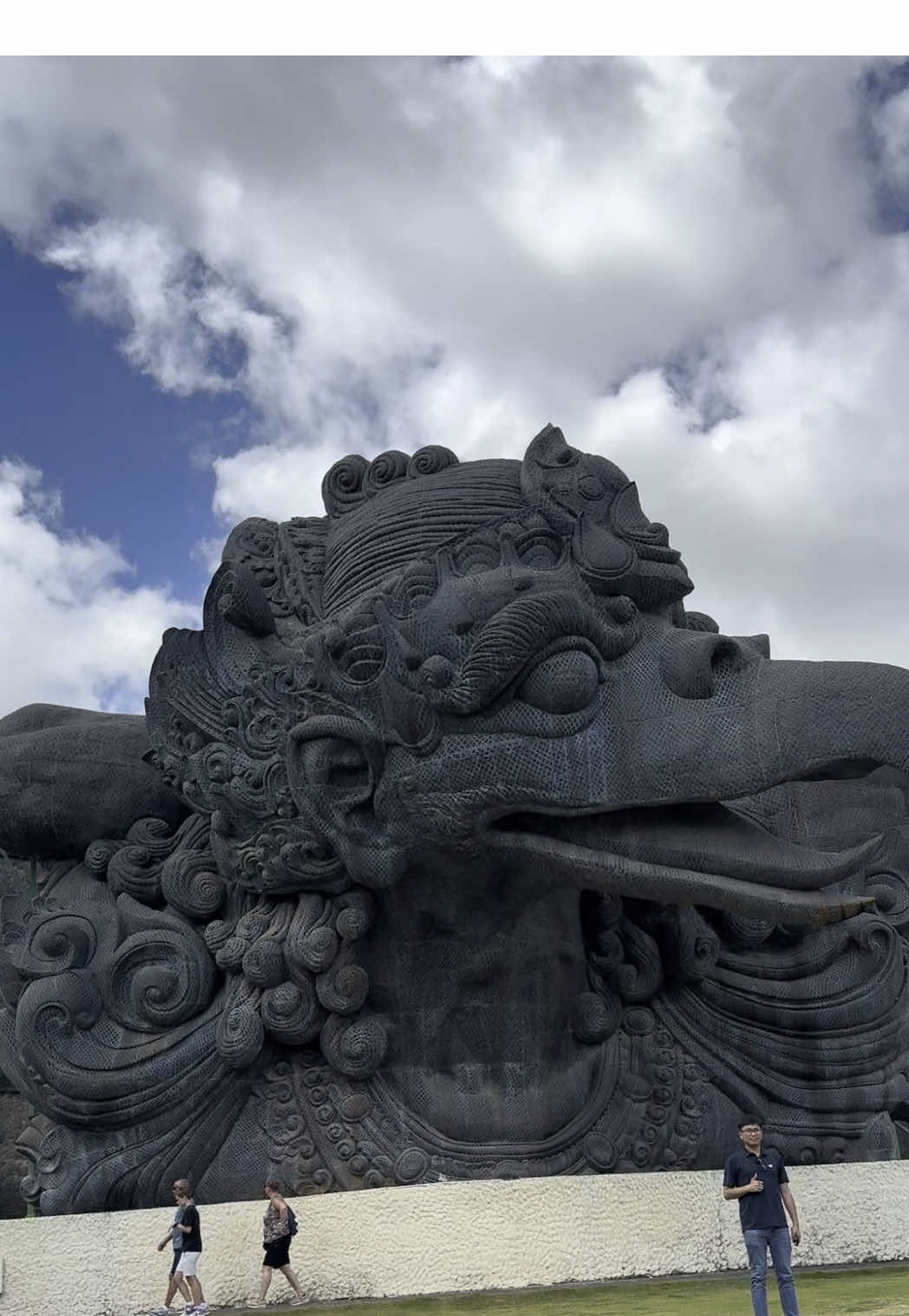Kalo kalian ke Bali, wajib banget kunjungi wisata budaya Bali dan melihat patung ikonik Garuda Wisnu Kencaana dari dekat. Areanya luas. Pemandangannya juga indah. #garudawisnukencana #gwkbali   #wisatabali #fypage #baliindonesia 