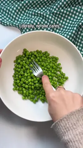 I used to shame myself for wanting shortcuts. Like I had to prove something by doing it the hard way. But the truth? There’s no badge for burnout. So a developed a recipe app to give mums permission to stop overcomplicating dinner. 800+ BLW/toddler-friendly recipes that don’t require a side of stress. Want the recipe? It’s waiting in the Baby Led Weaning Recipes app – link in bio 📲 Natalie x #mumlife #overwhelmedmum #mentalload #tiredmumclub #mumguilt                         