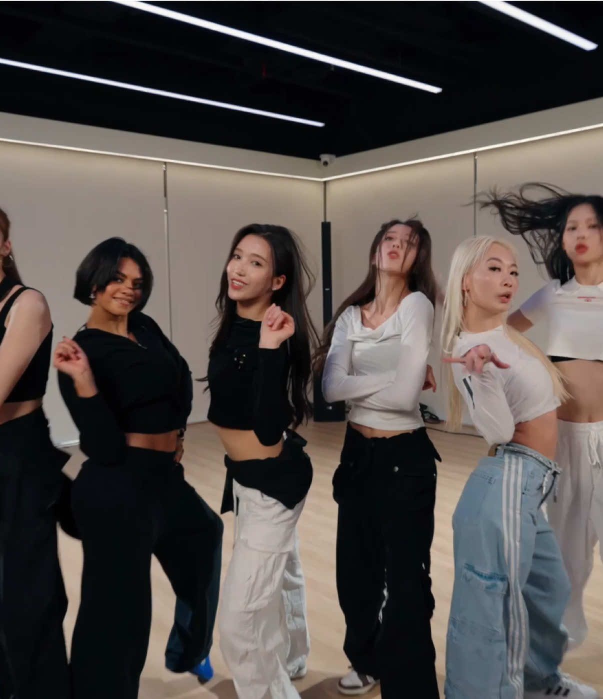 Basically honorary members of A2O MAY at this point~ Big thanks to @kirstendodgen & @lingzhangx 🤍🤍 @A2O Channel #A2O_MAY  #BBB #BBBChallenge