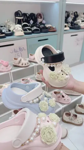 Nhìn thôi thấy yêu rồi. Đế độn, sticker ố đê vậy nó mới đẹp 😍😍 #kibokids #giaytreem #CapCut 