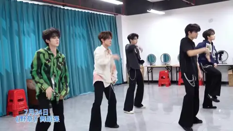หล่อมาก😻#张极 #苏新皓 #朱志鑫 #张泽禹 #左航 #top登陆少年 